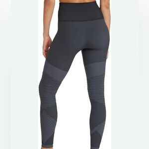 Spanx look‎ at me now gray seamless leggings, size medium